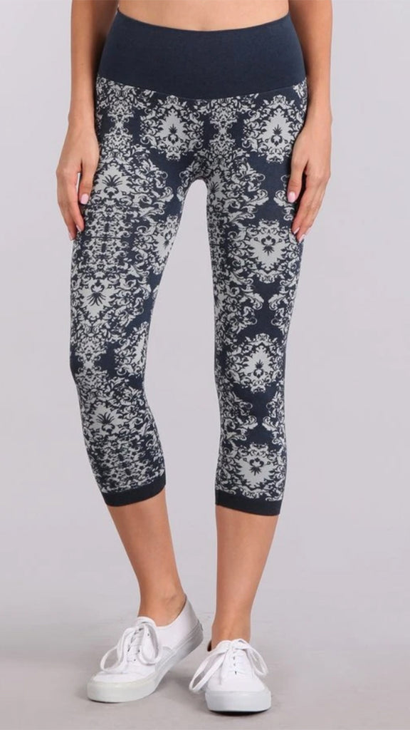 Damask Jacquard Capri Leggings